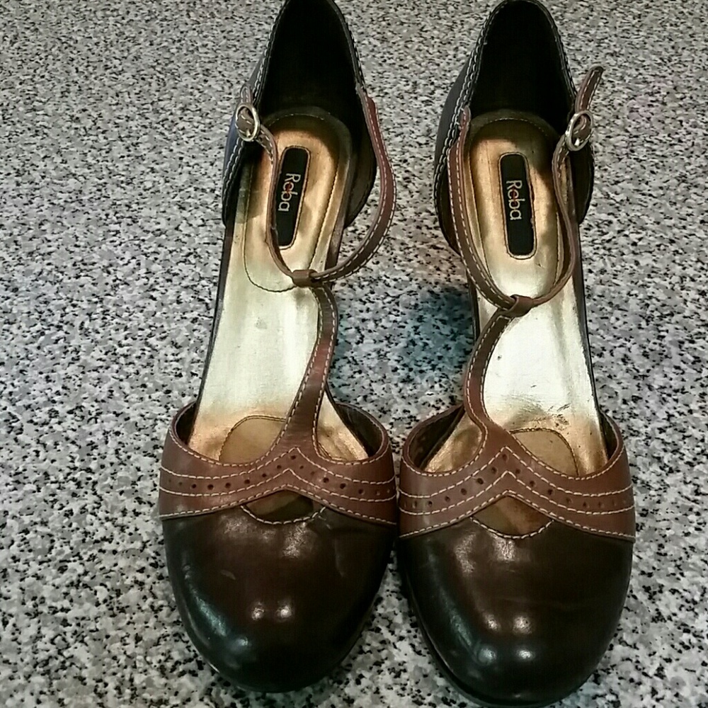 Excellent used condition! Only worn once.